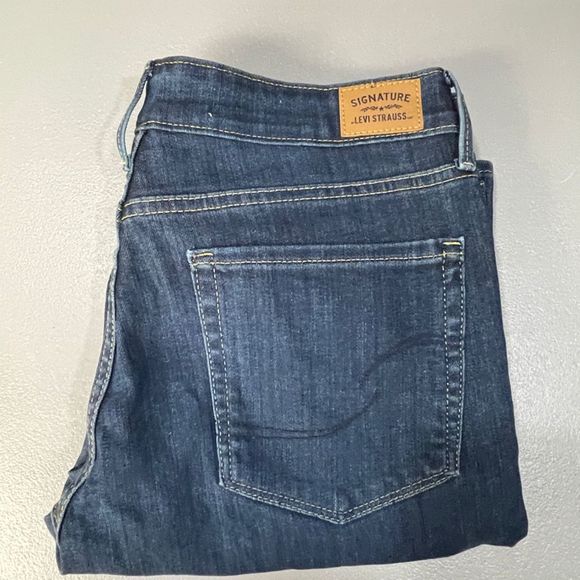 Signature Levi Strauss Mid Rise Slim Women’s 10S W30/L28 Dark Wash Blue Jeans - Picture 1 of 10